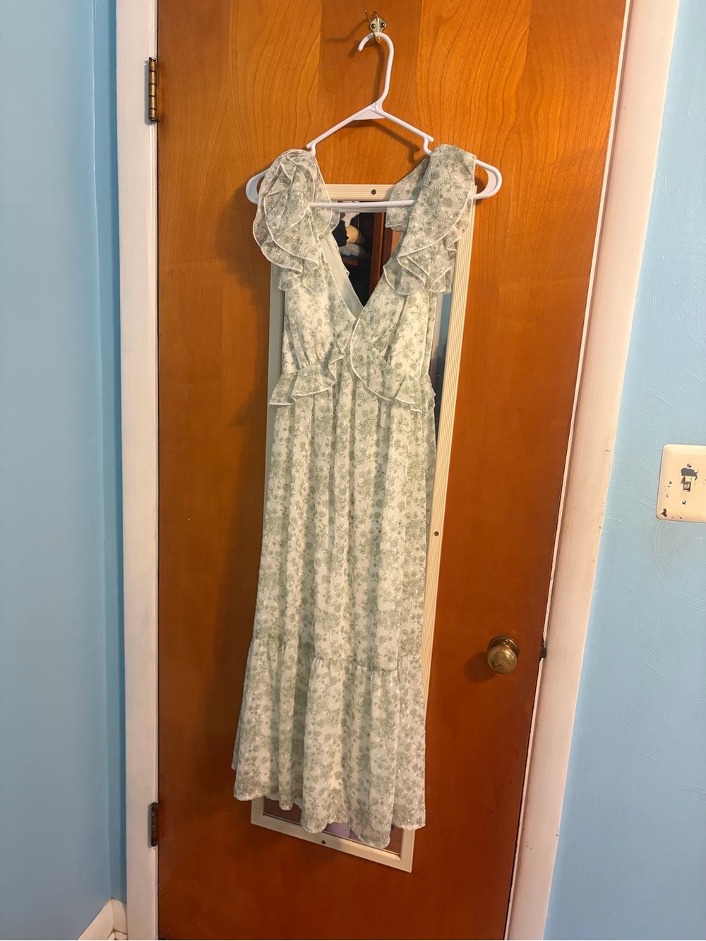 Francescas NWT Ruffle V-Neck Maxi Dress in Light Sage